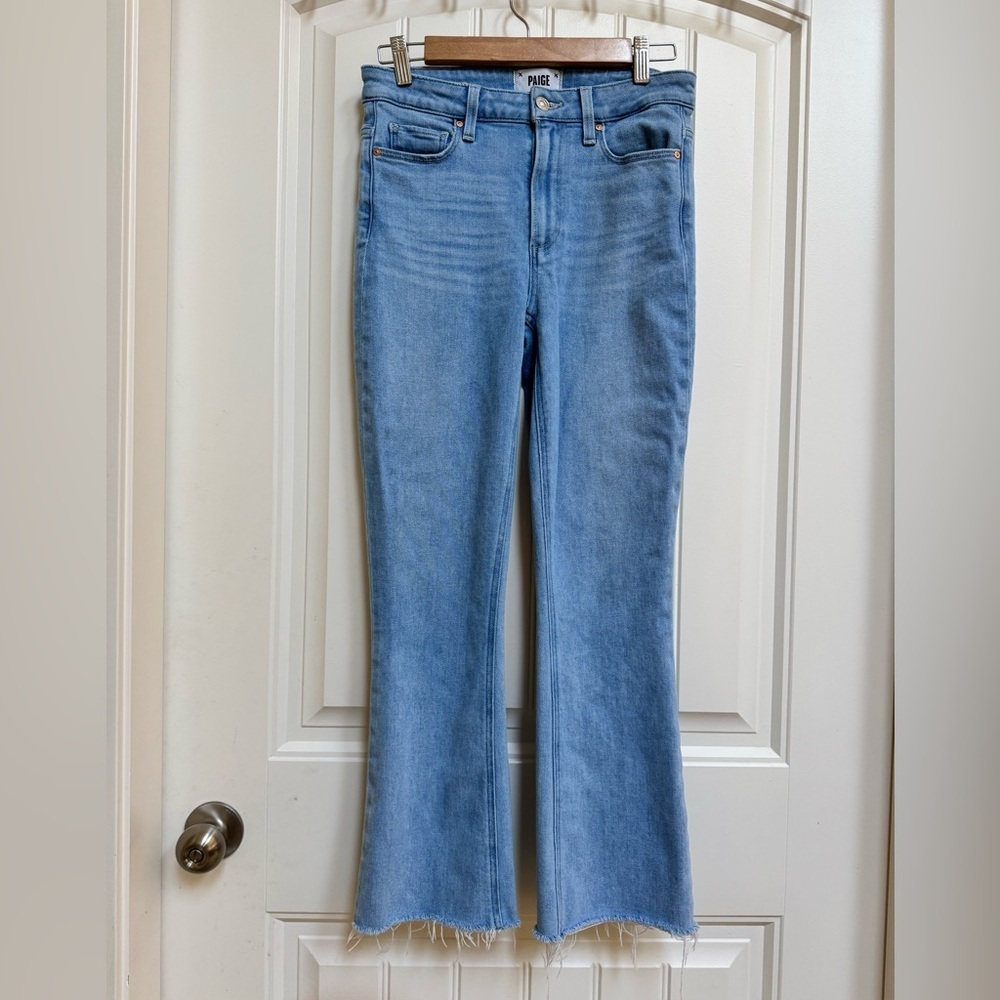 Paige Light Wash Colette Crop Flare Jeans with Raw Cuff. Size 27